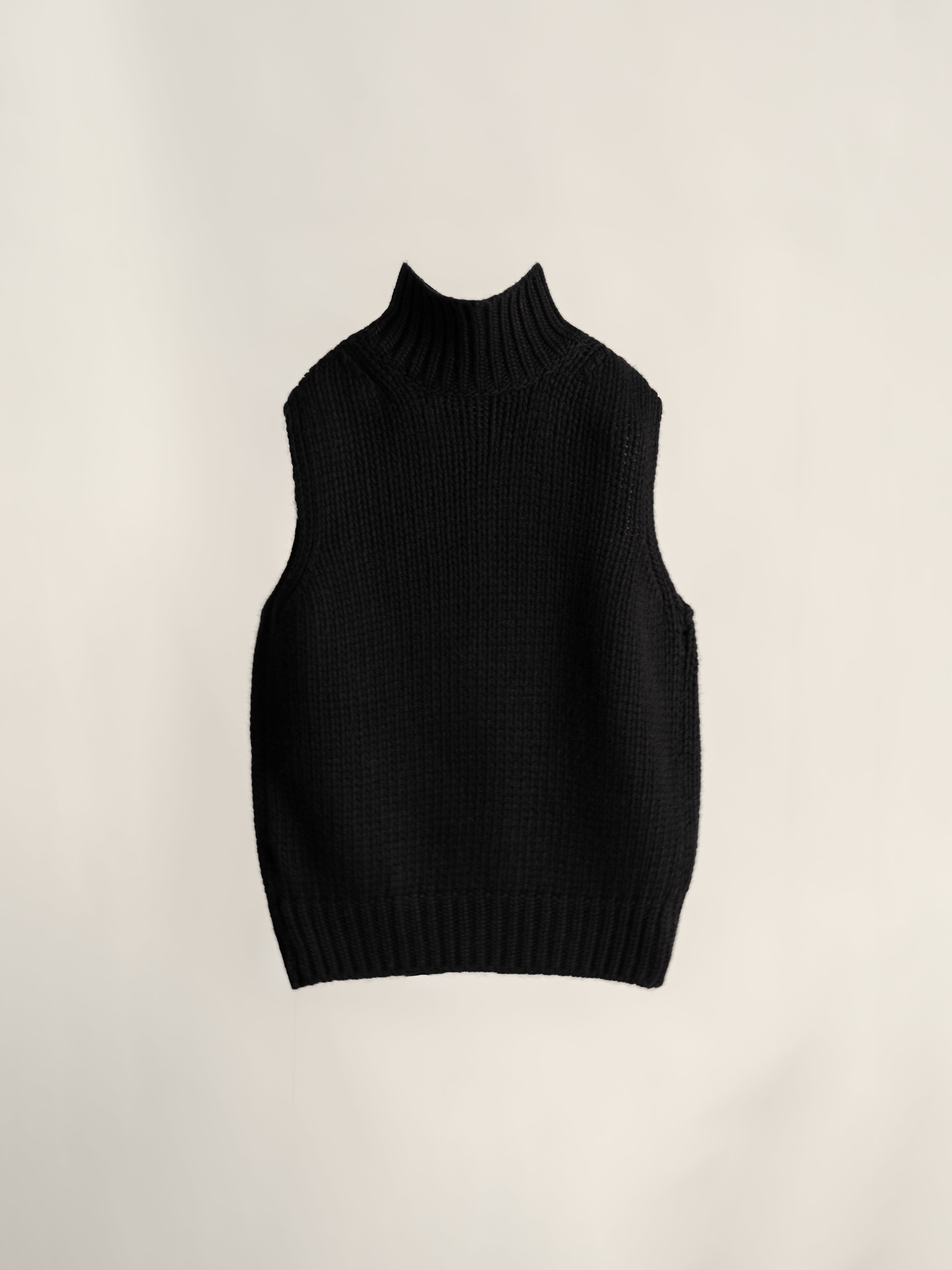 Cashmere Mix Slevelees Top